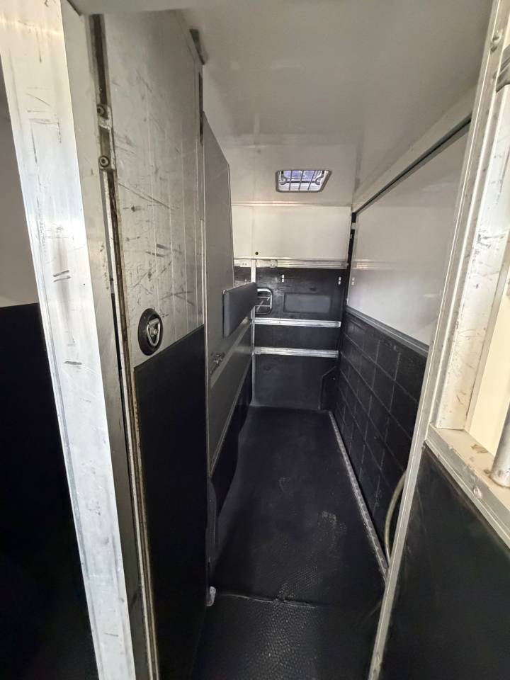 RENAULT MASTER &ndash; 2021 &ndash; 3 PLACES &ndash; STALLE &ndash; 140 000KM