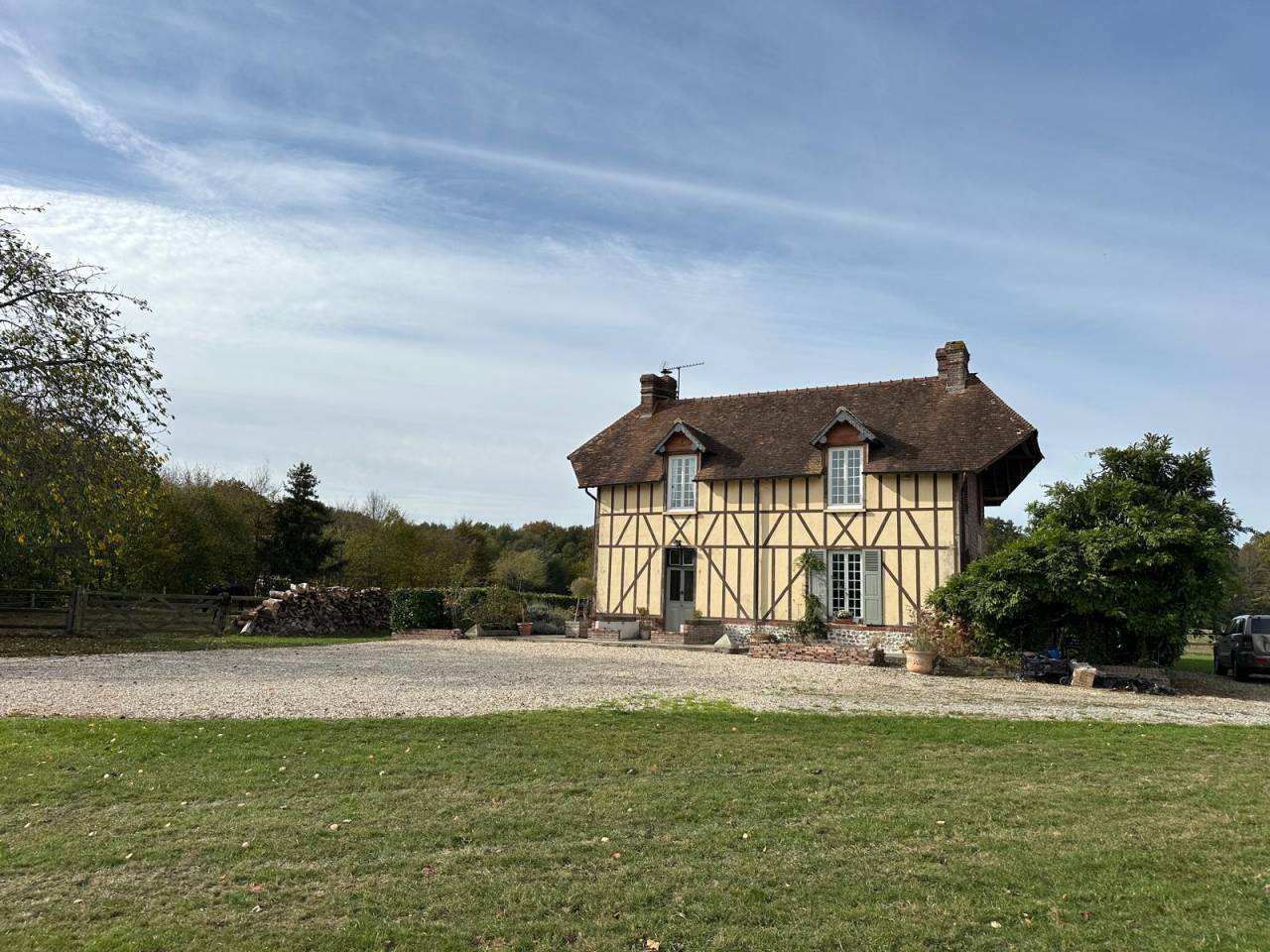 Propri&eacute;t&eacute; avec 2 Maisons &eacute;curies  piscine 7,5 hectares