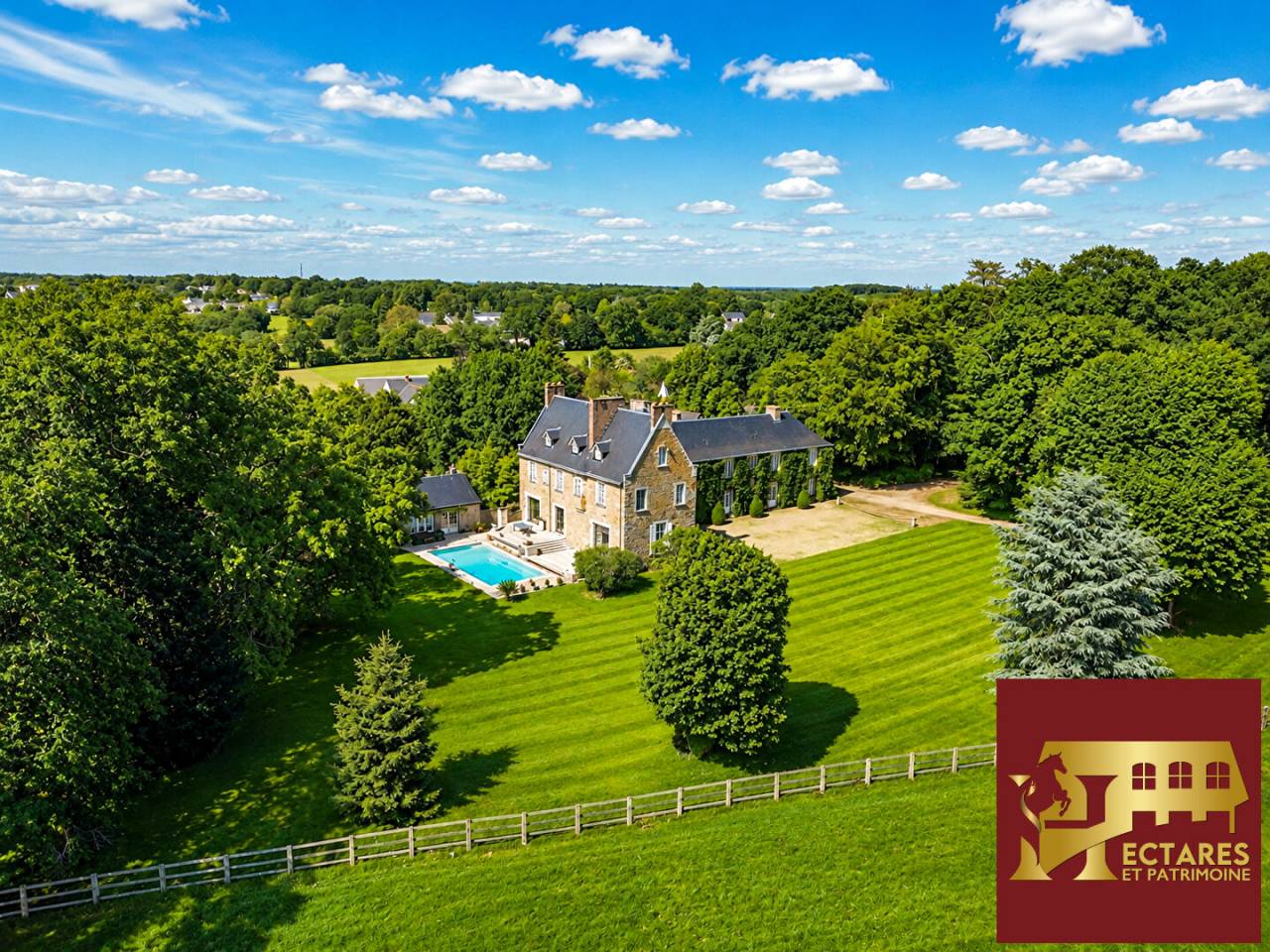 Propri&eacute;t&eacute;, 3 habitations ind&eacute;pendantes, 7 hectares.