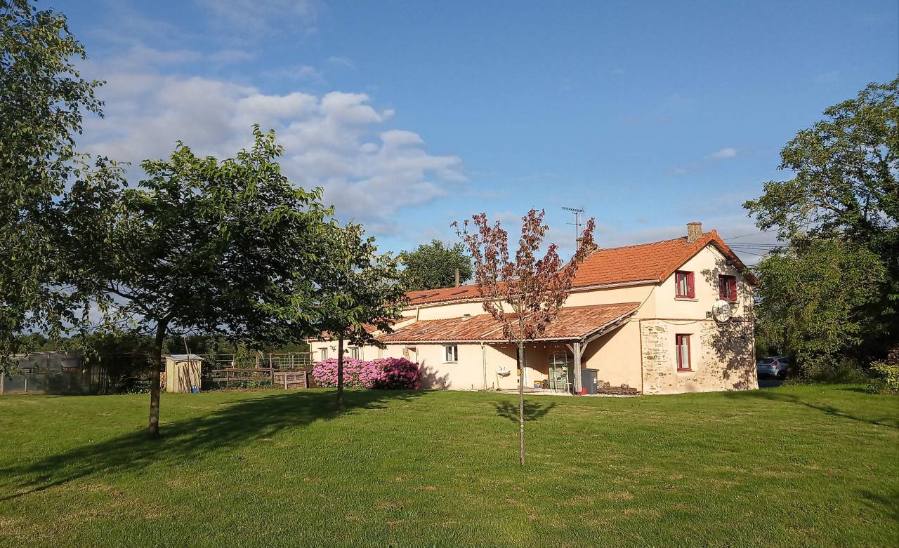 Long&egrave;re en pierres sur 4 hectares