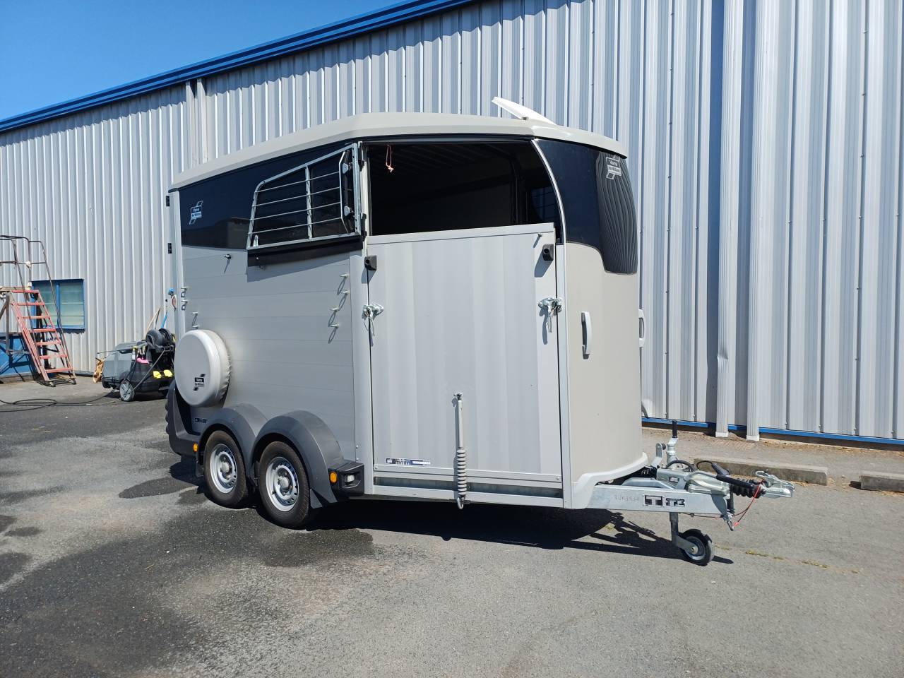 van 2 places  IFOR WILLIAMS