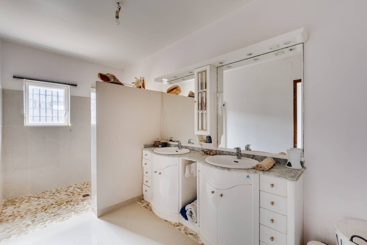 A VENDRE Propri&eacute;t&eacute; &eacute;questre  avec habitation