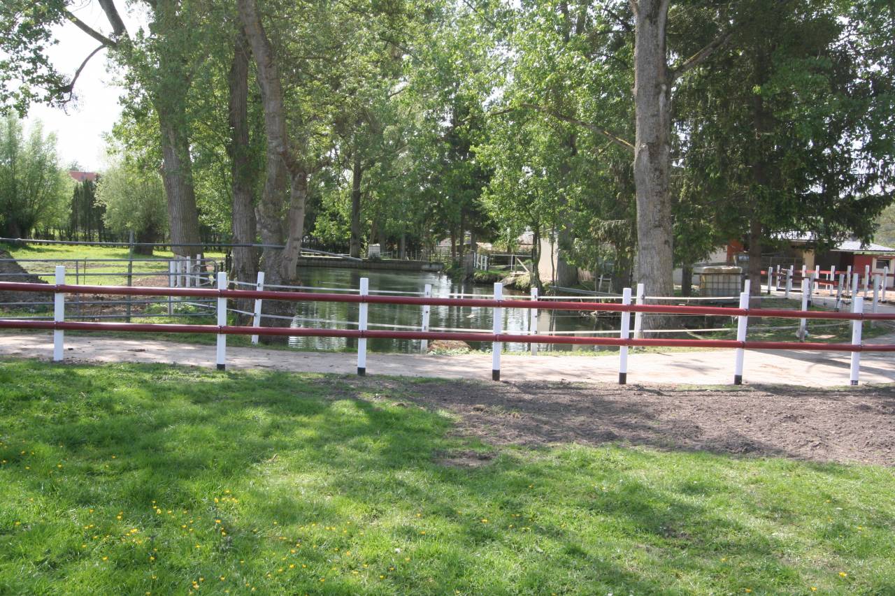 Pension de chevaux du chateaux 76279 Neuville-Ferri&egrave;res