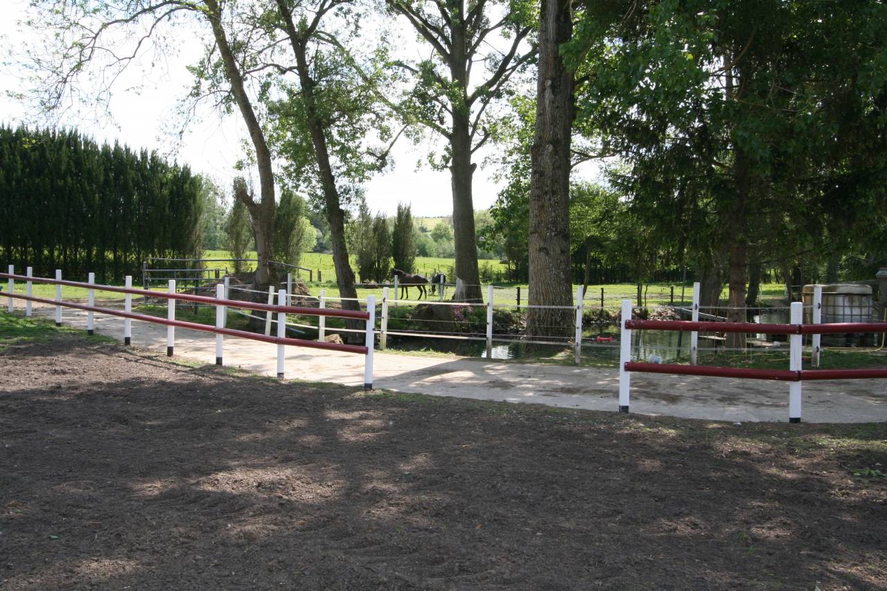Pension de chevaux du chateaux 76279 Neuville-Ferri&egrave;res
