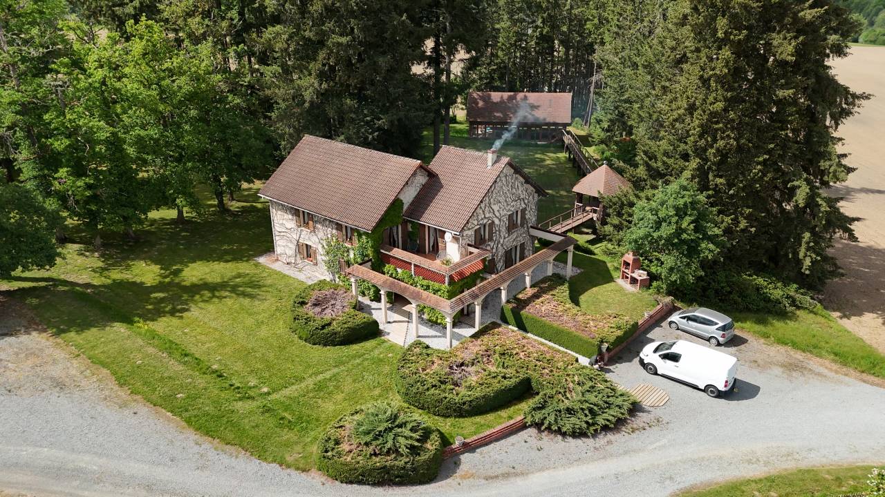 Tr&egrave;s belle propri&eacute;t&eacute; au calme