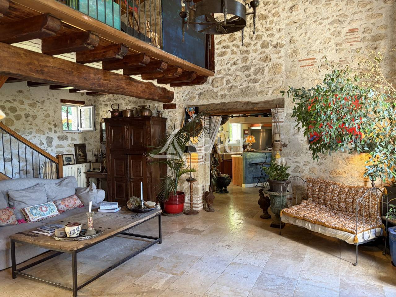 Belle propri&eacute;t&eacute; agricole BIO avec 3 maisons en pierre en tr&egrave;s