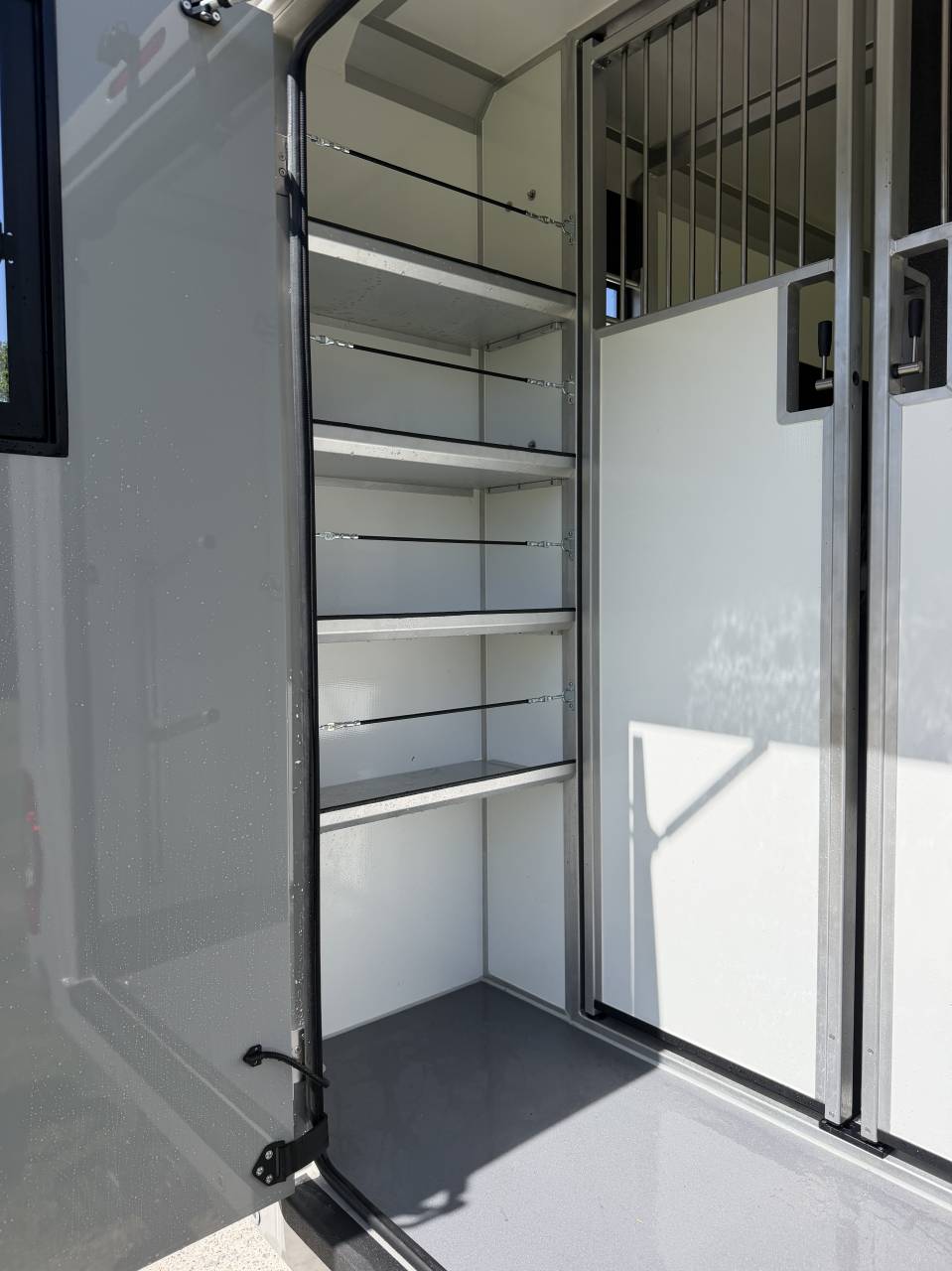 STX stalles, 5 pl cabine, grande sellerie  "neuf"