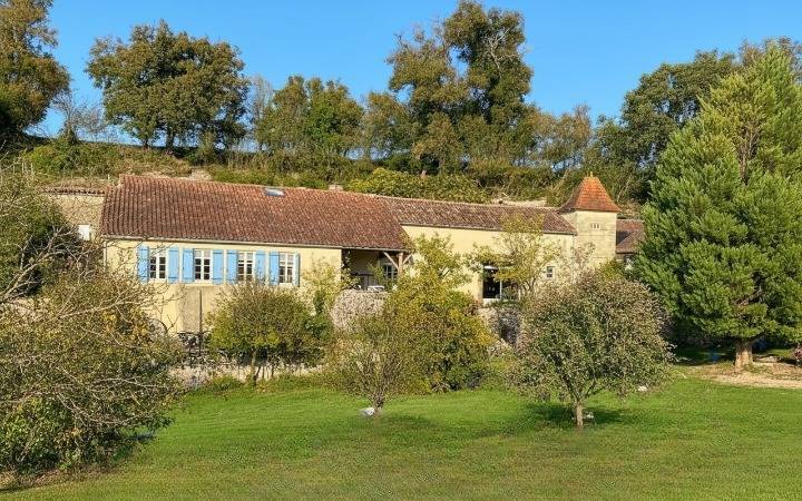 A 10 min de N&eacute;rac, sur plus de 4 hectares, propri&eacute;t&eacute;