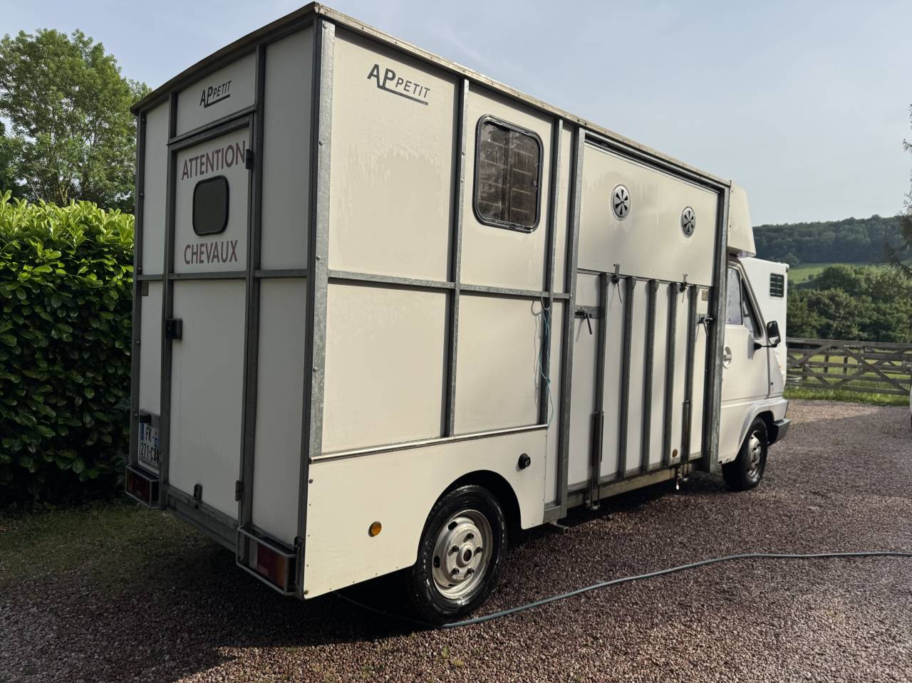 Camion 2 chevaux ct ok 