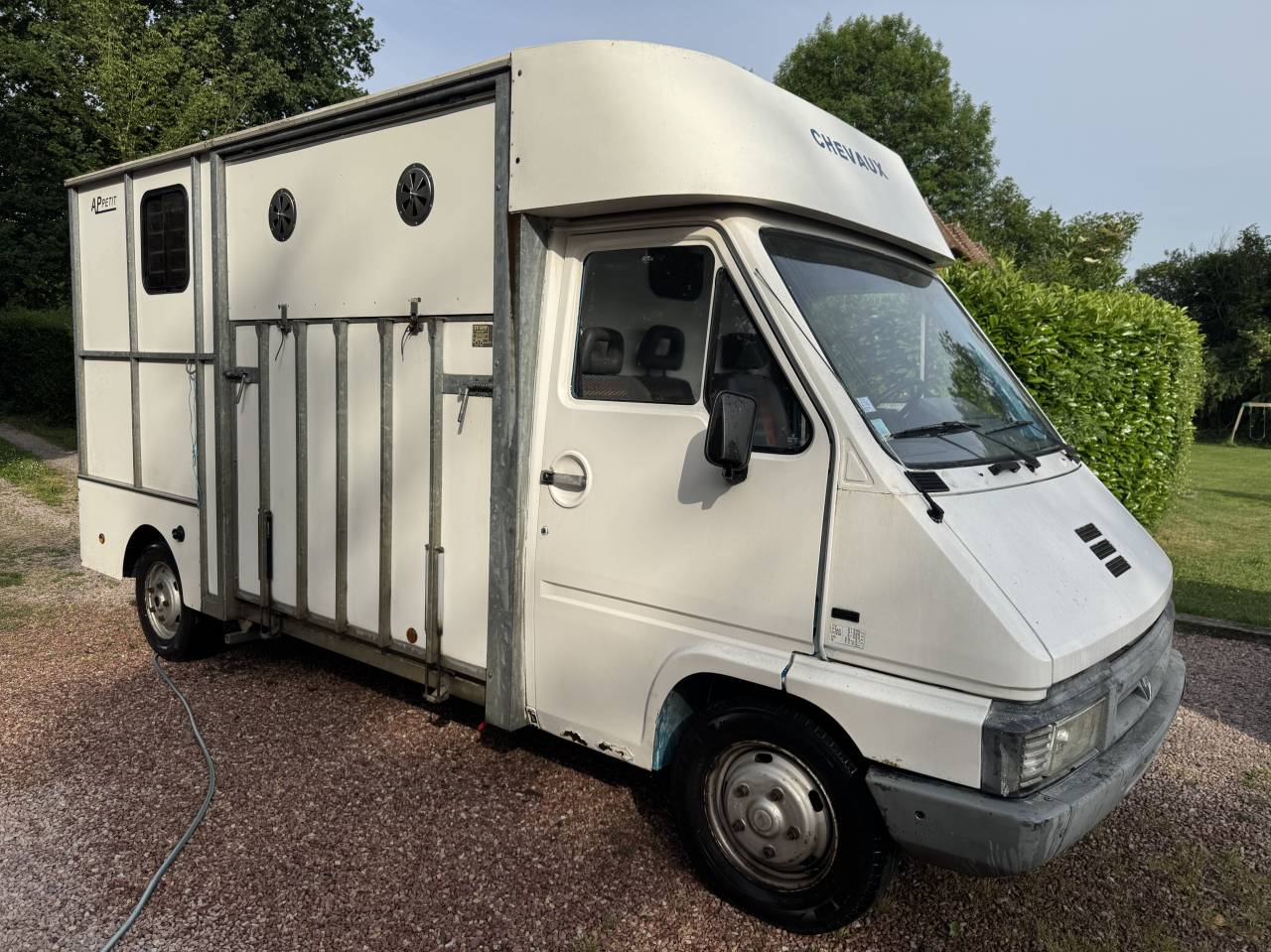 Camion 2 chevaux ct ok 