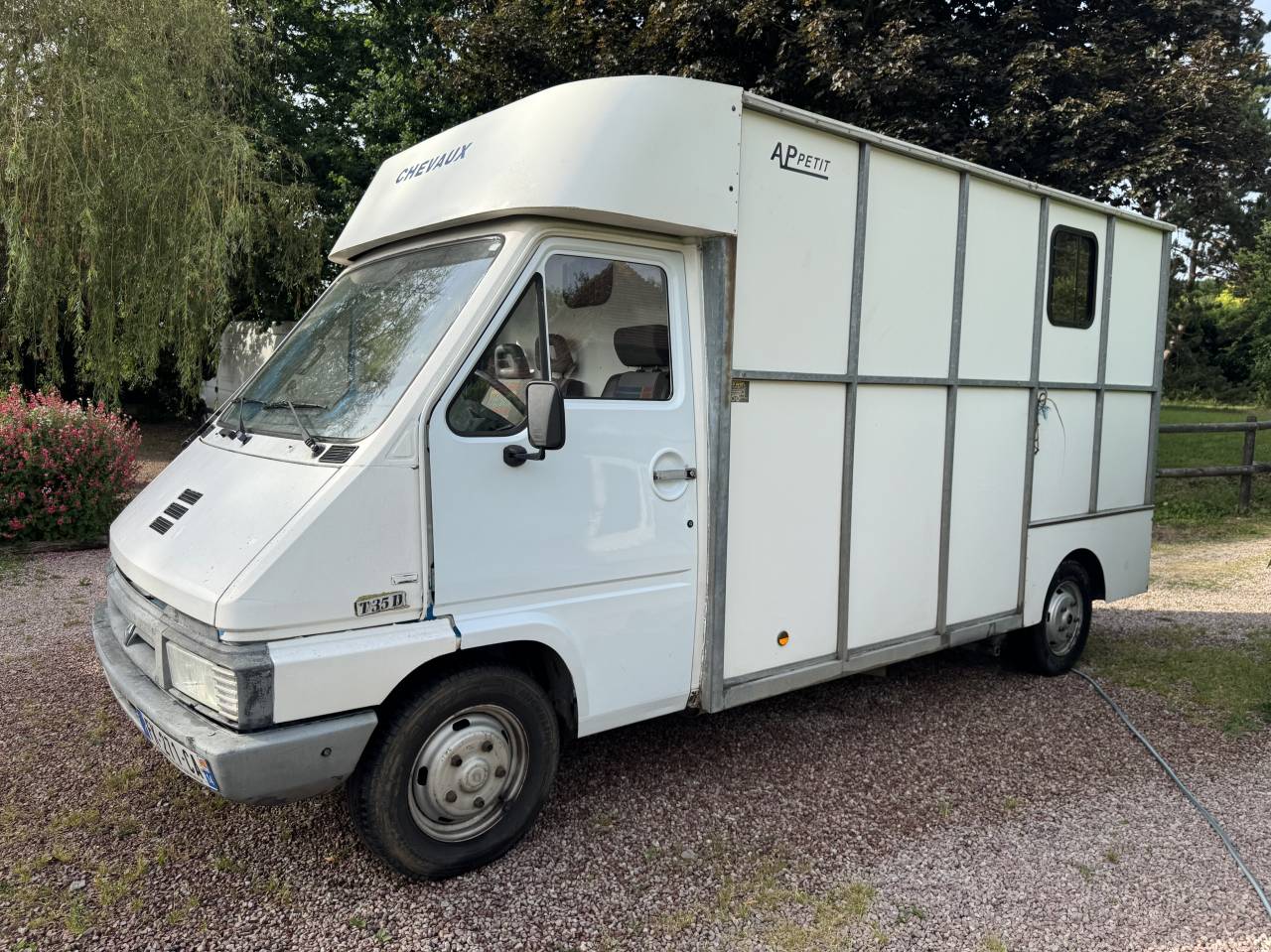 Camion 2 chevaux ct ok 