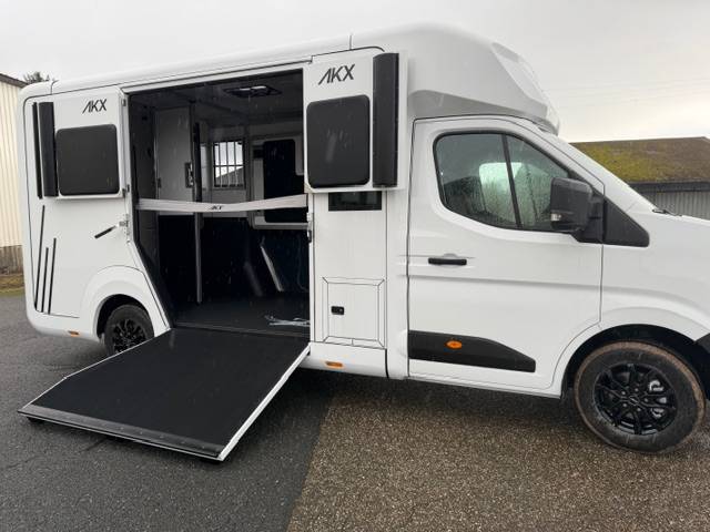Camion VL AKX 2 chevaux Renault Master 5 places 170cv