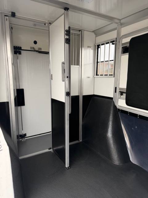 Camion VL AKX 2 chevaux Renault Master 5 places 170cv