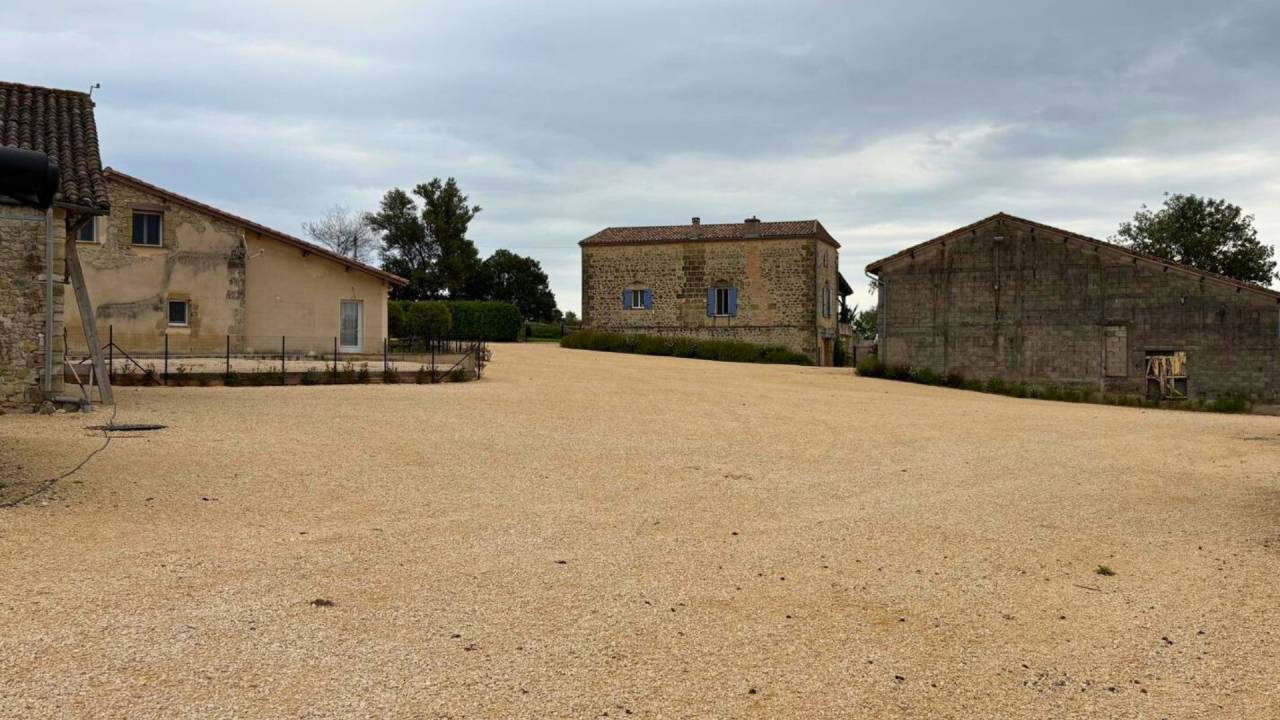 Propri&eacute;t&eacute; &eacute;questre d&rsquo;exception de 23 ha (47)