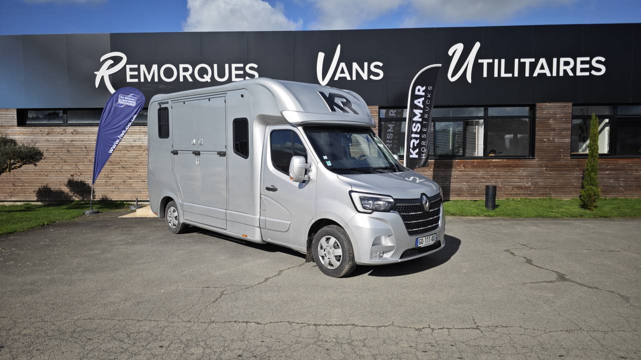 Camion Krismar 2 chevaux 5 places assises Stalles 