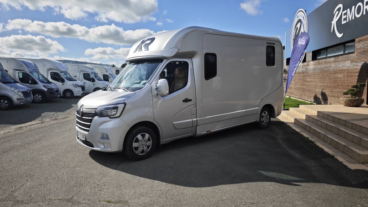 Camion Krismar 2 chevaux 5 places assises Stalles 