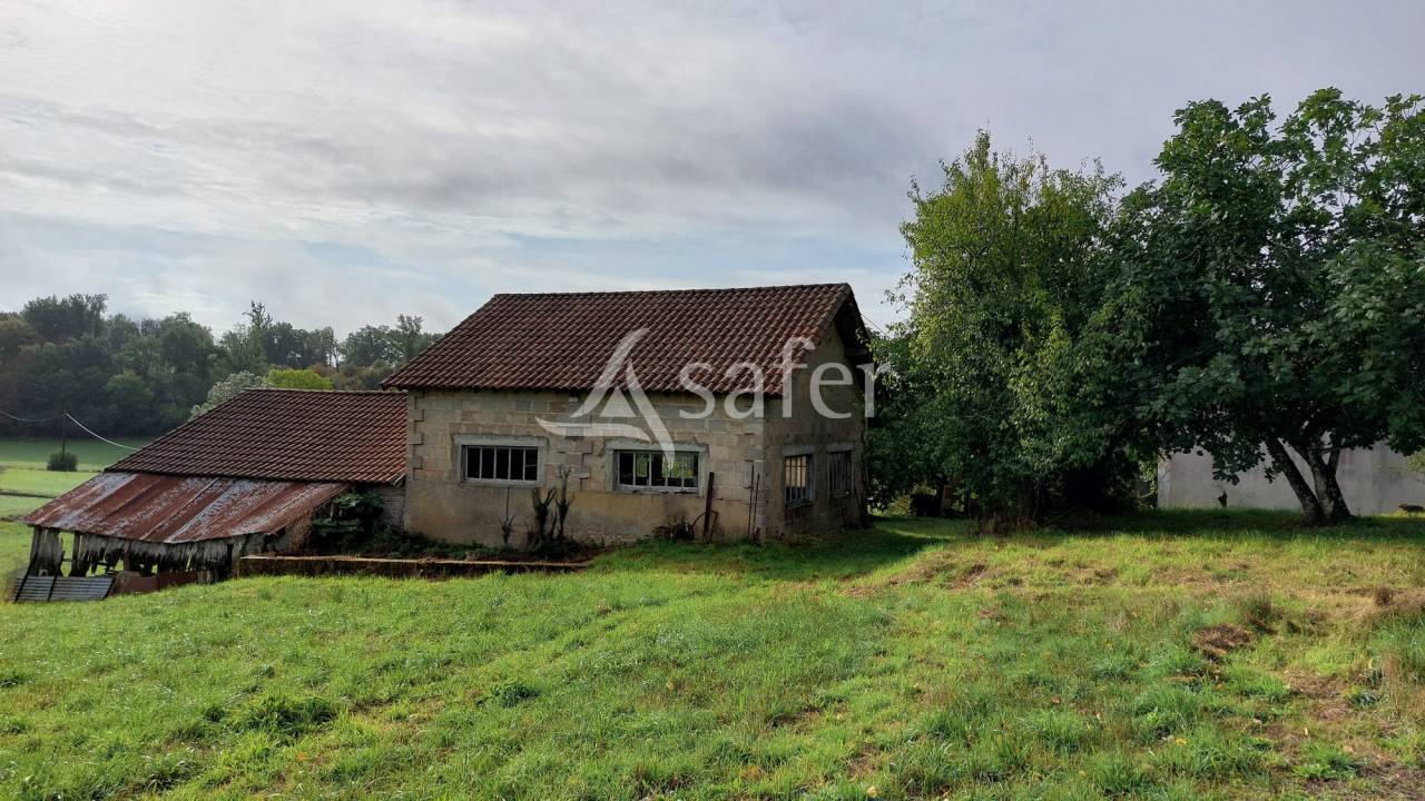 Propri&eacute;t&eacute; avec maison en pierre sur 8ha proche Rib&eacute;rac