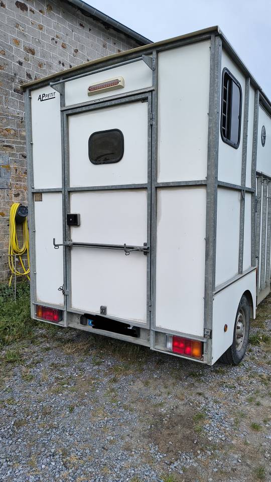 Camion VL chevaux 2 places