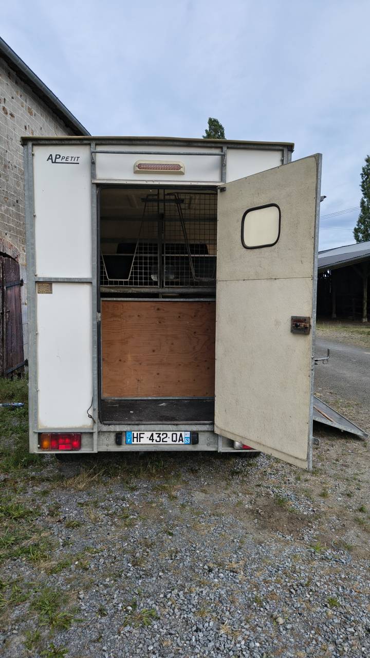 Camion VL chevaux 2 places