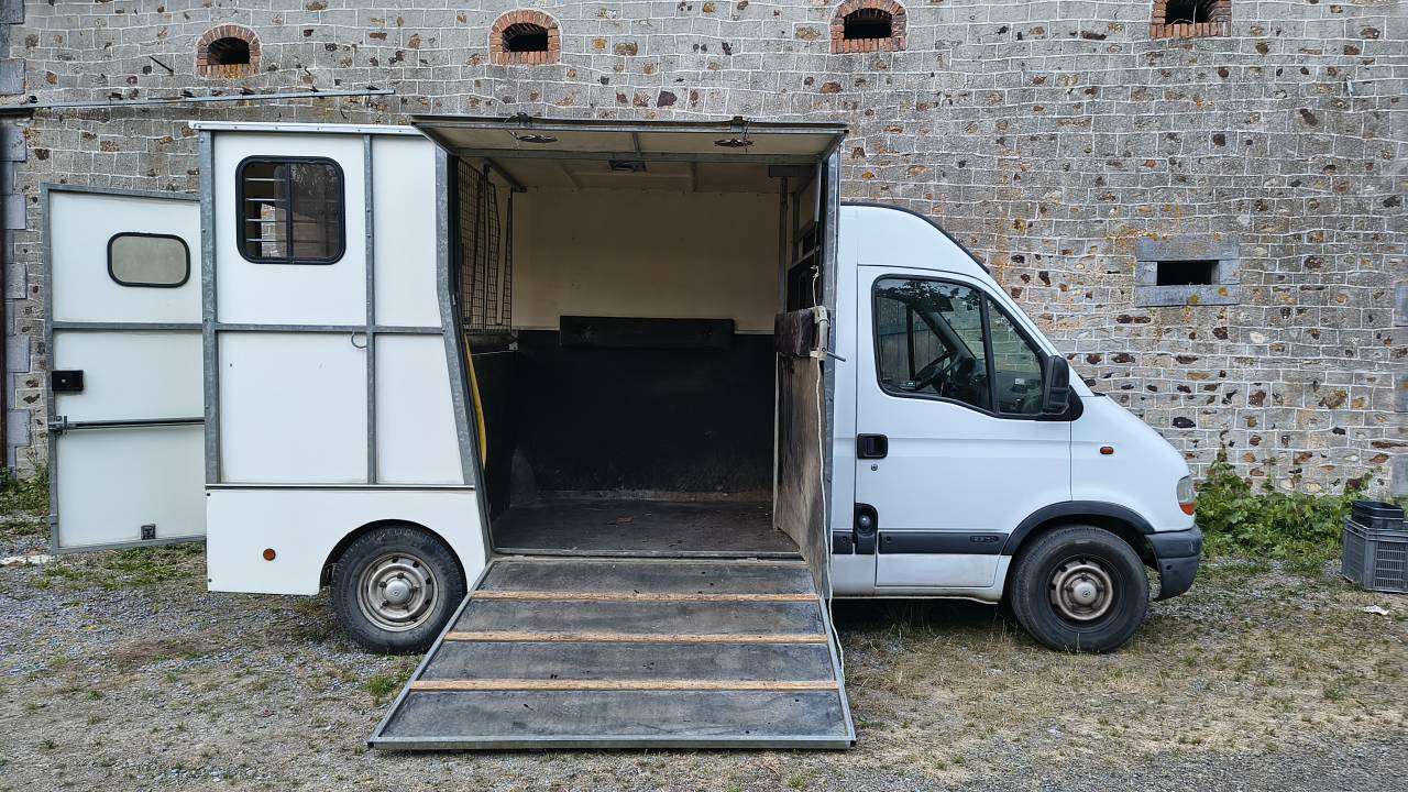 Camion VL chevaux 2 places
