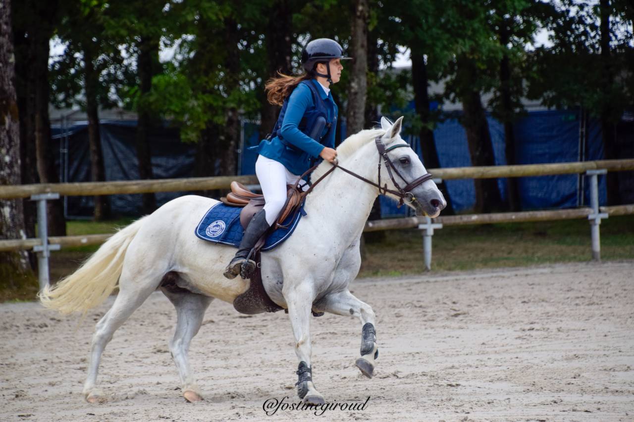 Ponette ma&icirc;tre d&rsquo;&eacute;cole 