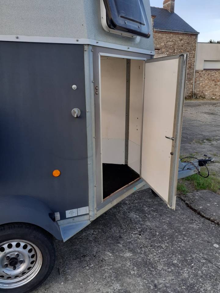 VAN 2 PLACES &ndash; MARQUE BOCKMAN