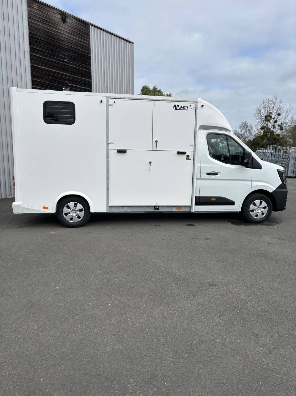 Nissan Interstar L3 170ch  carrosserie ESPRIT stalle 