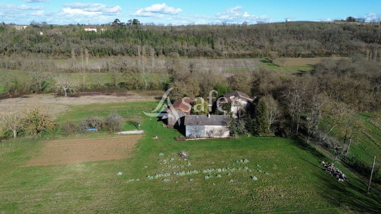 Propri&eacute;t&eacute; agricole avec 2 maisons sur 21ha