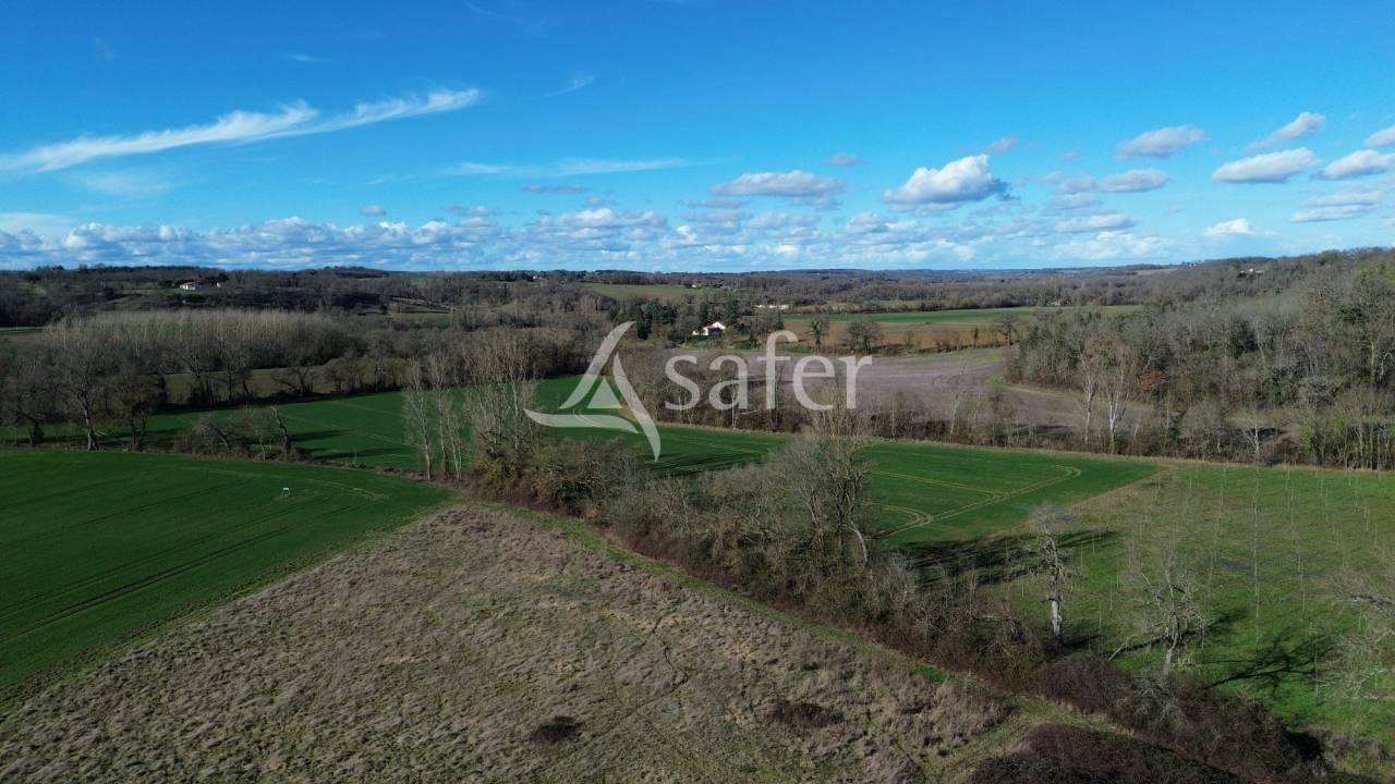 Propri&eacute;t&eacute; agricole avec 2 maisons sur 21ha