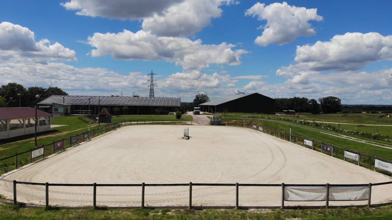 ETABLISSEMENT EQUESTRE EN ACTIVITE SUR 17 HA - R&eacute;gion