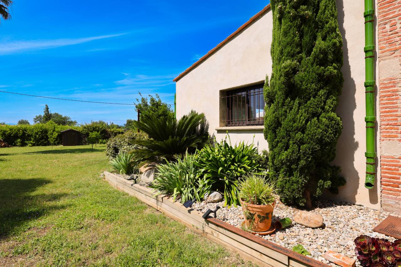 Propri&eacute;t&eacute; de charme avec &eacute;curie priv&eacute;e sur 2,2 hectares