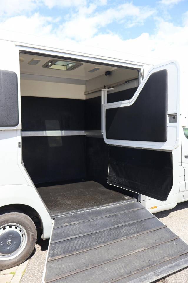 VL STX MOVANO 5P 165CH SELLERIE XL