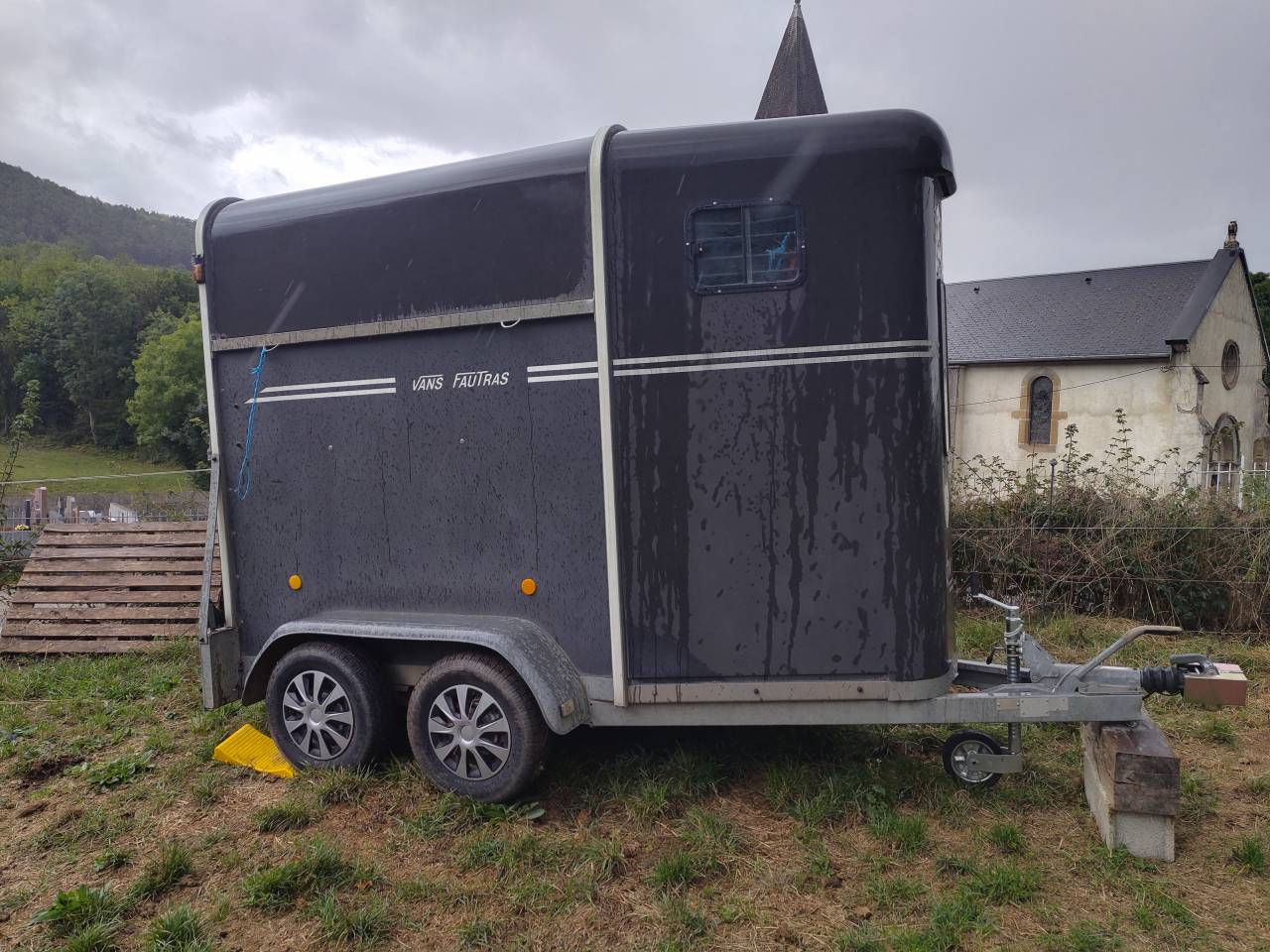 Van une place et demie fautras 