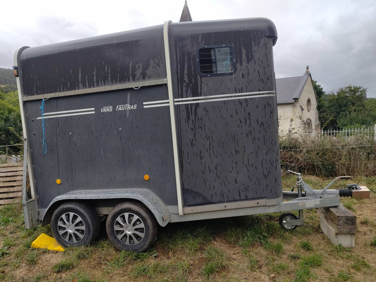 Van une place et demie fautras 