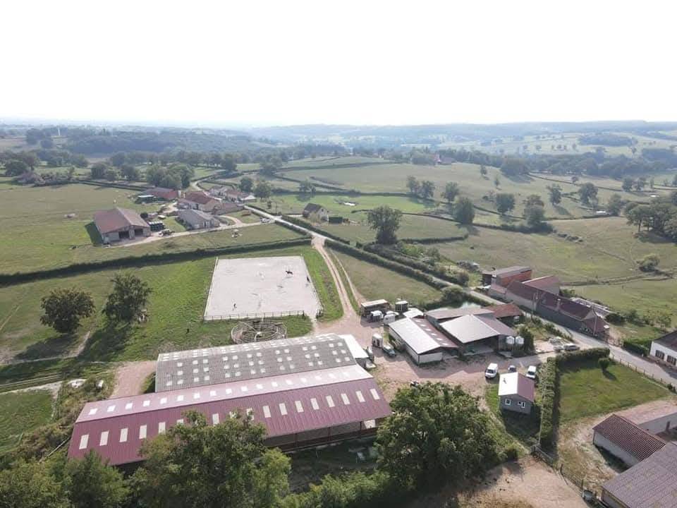 Propri&eacute;t&eacute; &eacute;questre toute &eacute;quip&eacute;e sur 29 hectares 