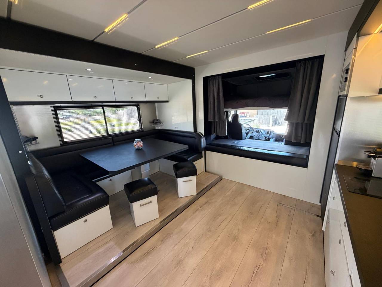 Paillard 6 chevaux home car avec double pop out