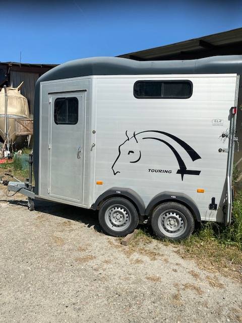 Van Cheval libert&eacute; 2 places touring avec Sellerie