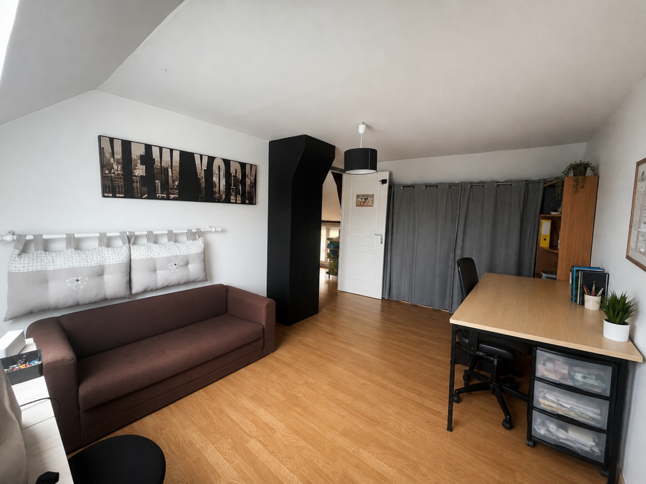 Propri&eacute;t&eacute; de presque 2ha avec boxes