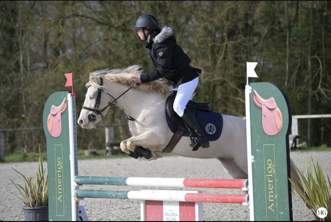 Superbe ponette 1m40
