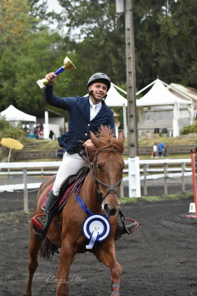 moniteur ou monitrice d'&eacute;quitation dipl&ocirc;m&eacute;(e)