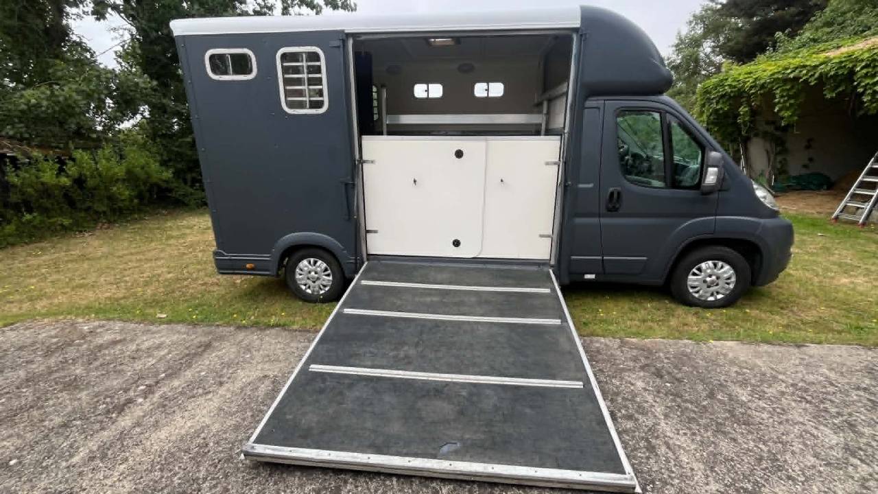Camion chevaux 2 places &ndash; Peugeot Boxer 2.2 HDi  