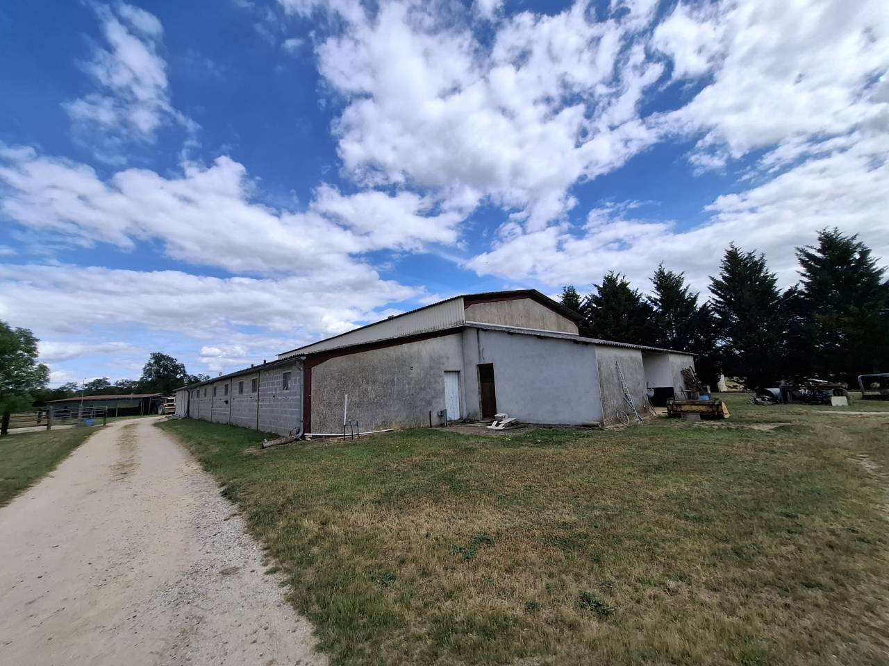 Propri&eacute;t&eacute; &eacute;questre de caract&egrave;re sur plus de 5 hectares  S