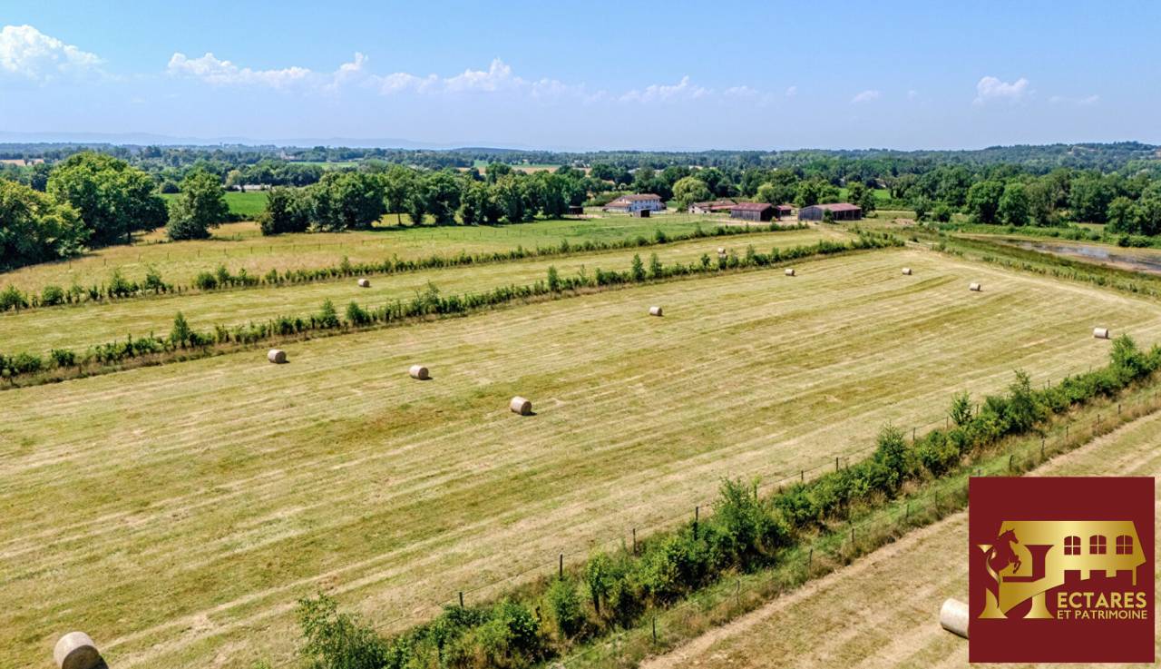 Havre &eacute;questre de 21 hectares aux portes de Lyon et de Suisse