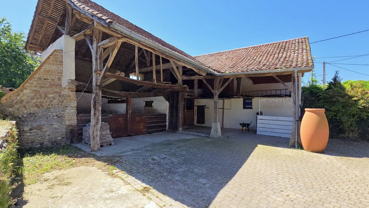 ​​​​​​​PROPRIETE EQUESTRE, 3,5 Ha, avec Maison + G&icirc;te