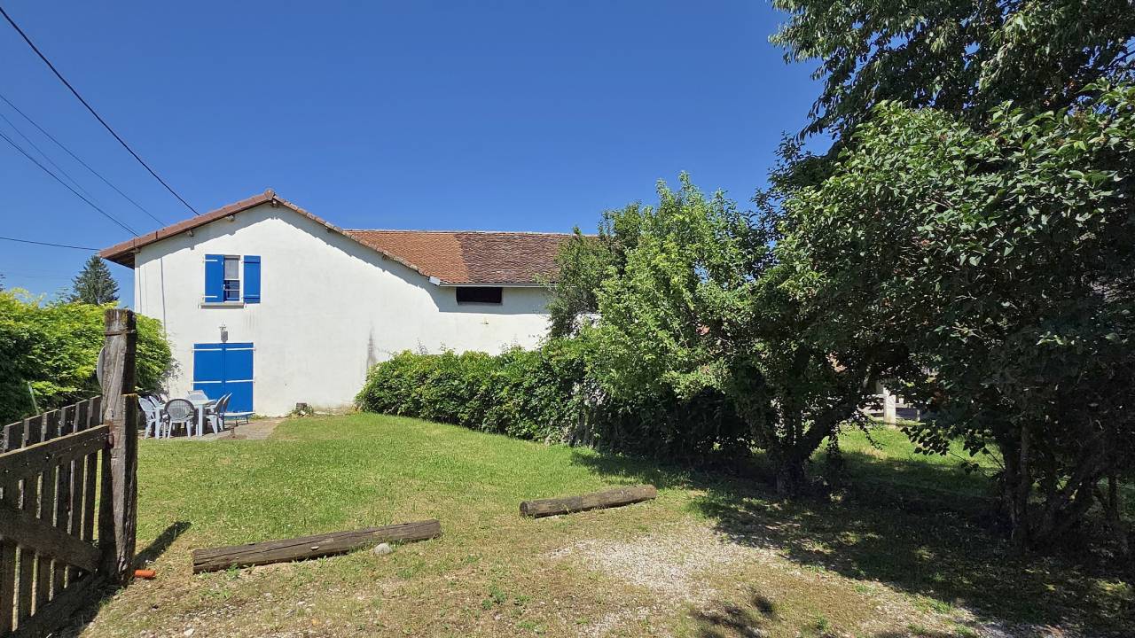 ​​​​​​​PROPRIETE EQUESTRE, 3,5 Ha, avec Maison + G&icirc;te