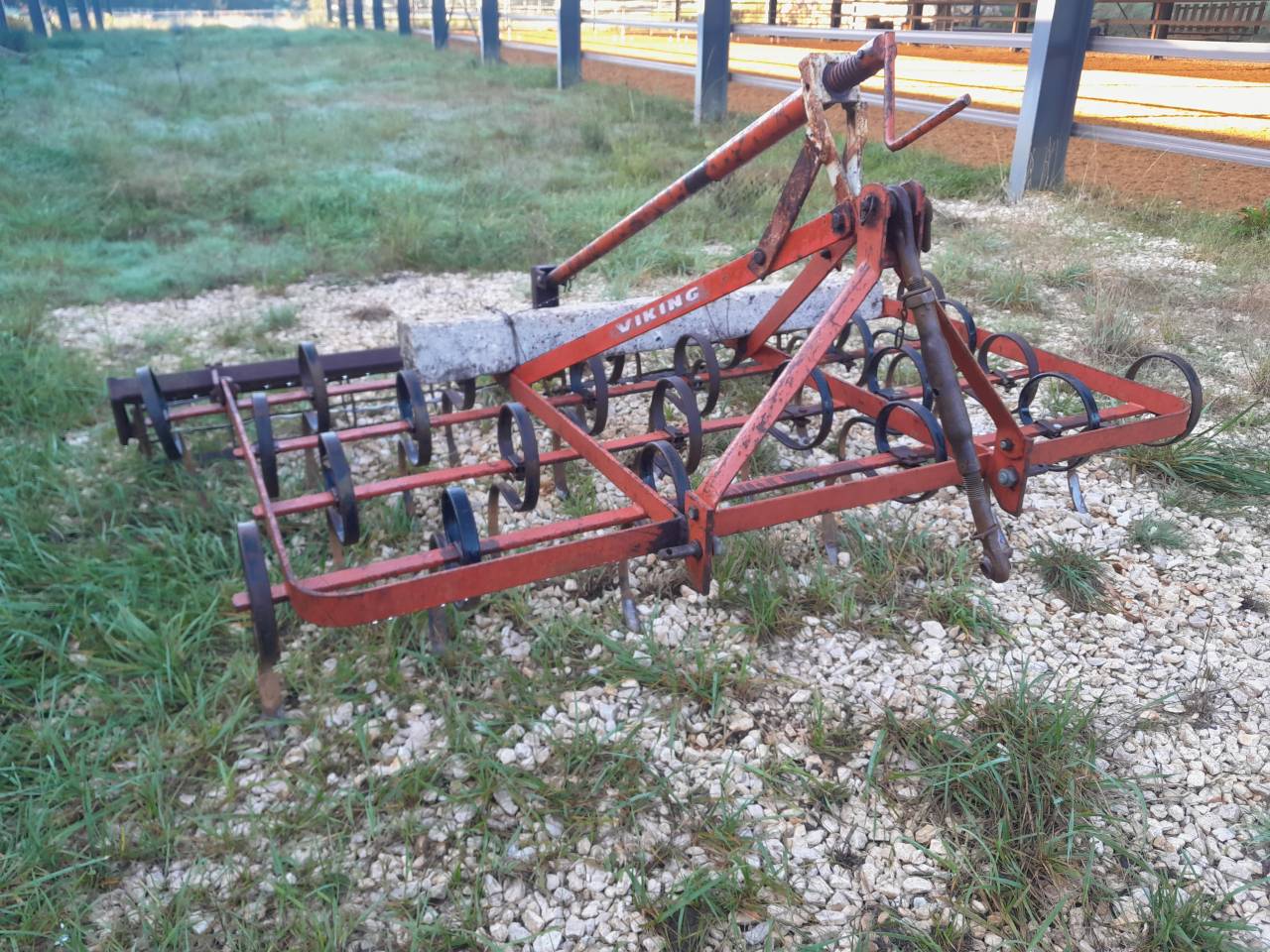 VEND OUTILS ENTRETIEN SOL EQUESTRE