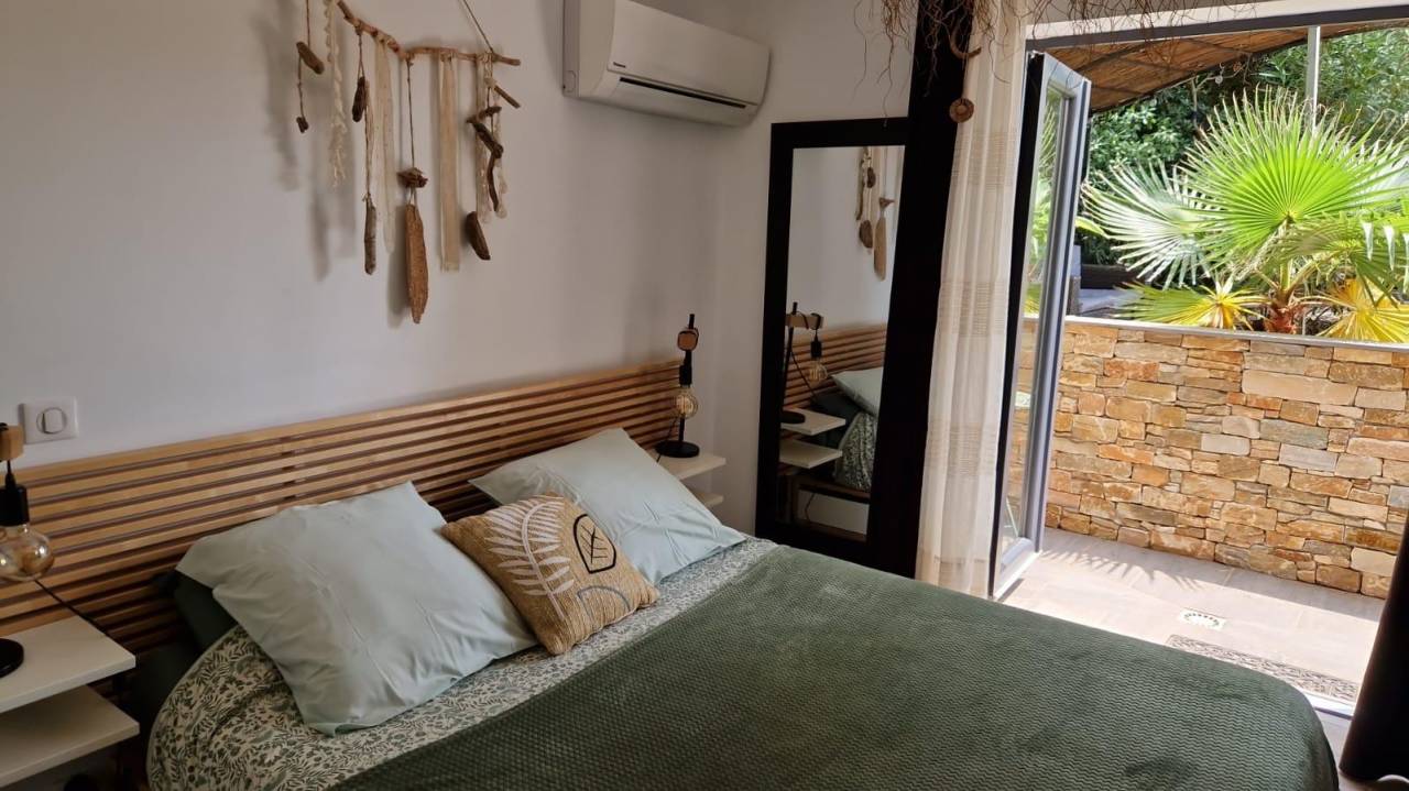 Propri&eacute;t&eacute; &eacute;questre de caract&egrave;re  &agrave; Roquebrune sur Argens . Rare &agrave; la vente !