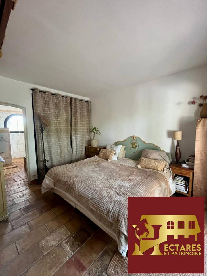 Propri&eacute;t&eacute; &eacute;questre de caract&egrave;re  &agrave; Roquebrune sur Argens . Rare &agrave; la vente !
