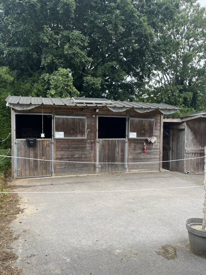 Pension Pr&eacute;/abris avec pistes- Plou&eacute;dern 