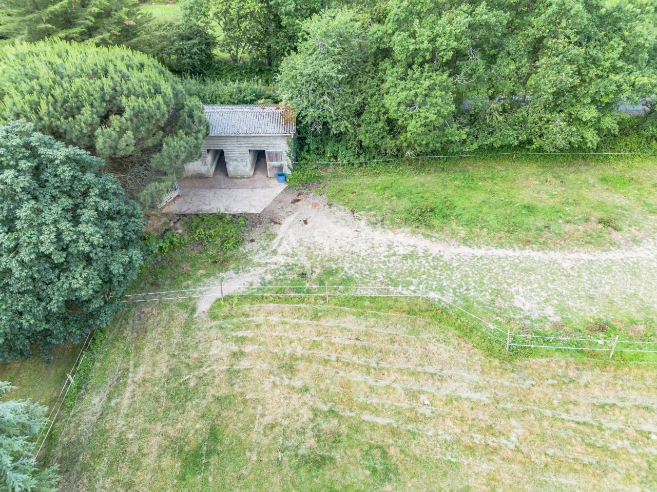 Maison de campagne avec d&eacute;pendances &eacute;questres